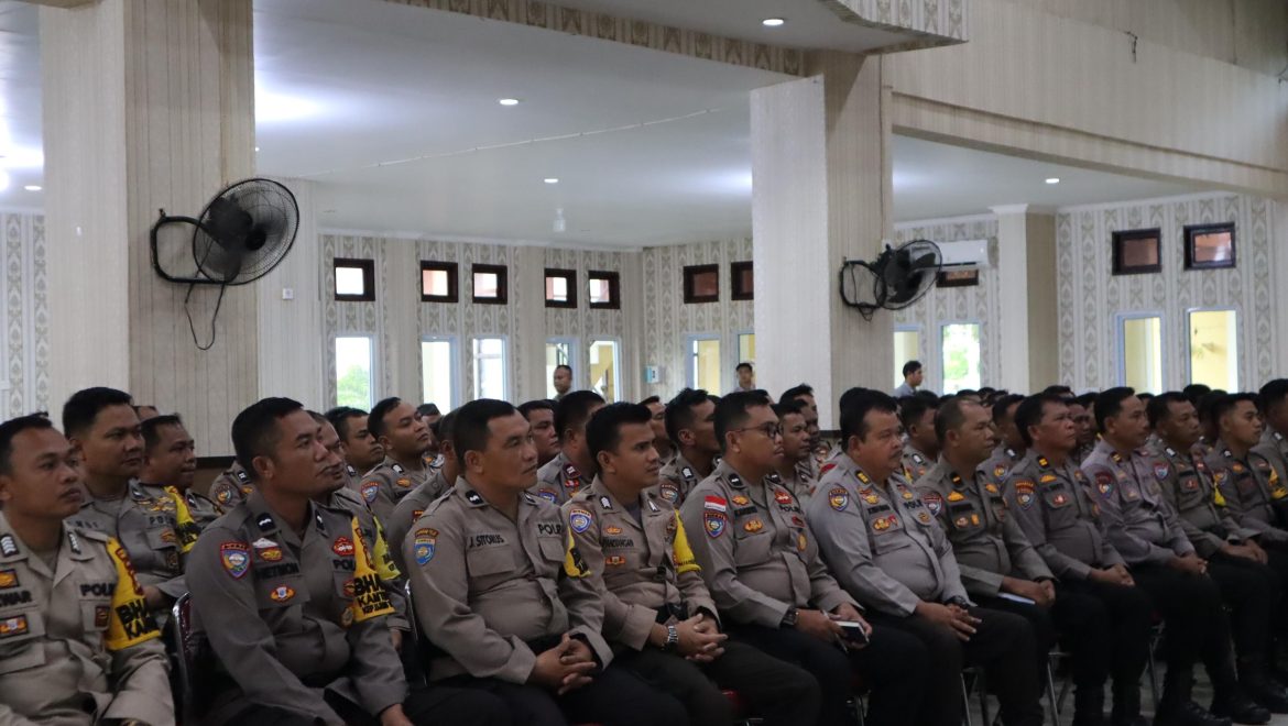 Gelar Anev Sat Bhabinkamtibmas, Sat Binmas Polres Rohil Serahkan 36 Unit Hp Motorola LEX 11 