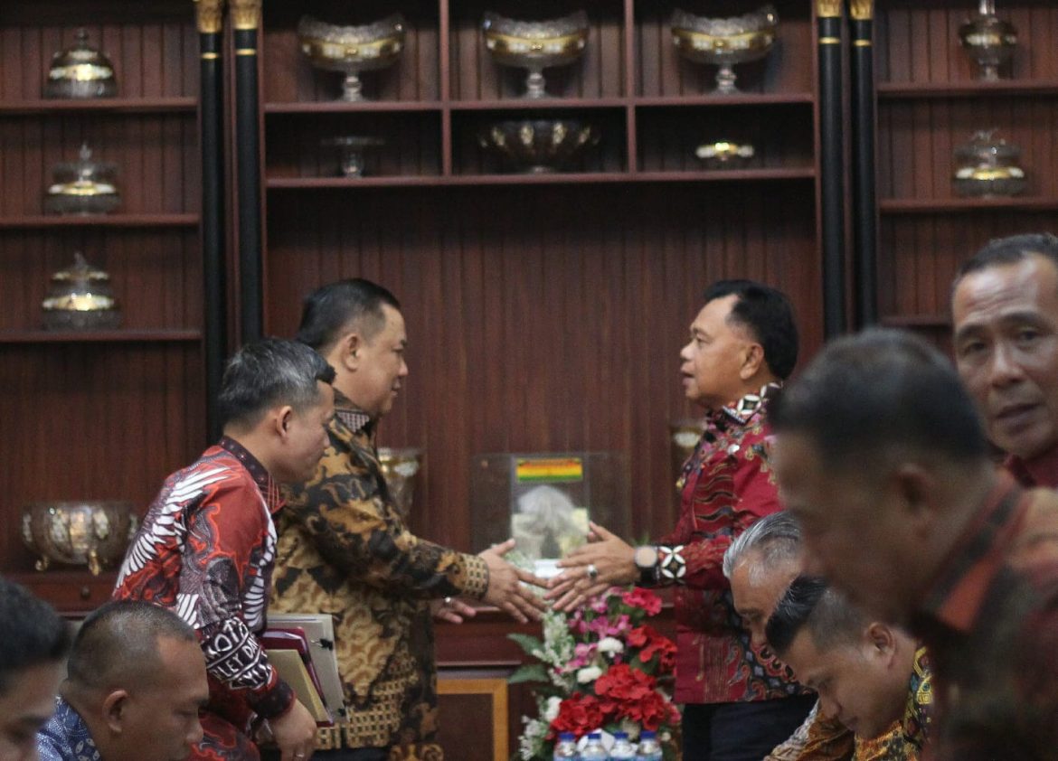 Gelar Pertemuan Dengan Pj Gubernur Riau, Plt Bupati Asmar Sampaikan Lima Permohonan