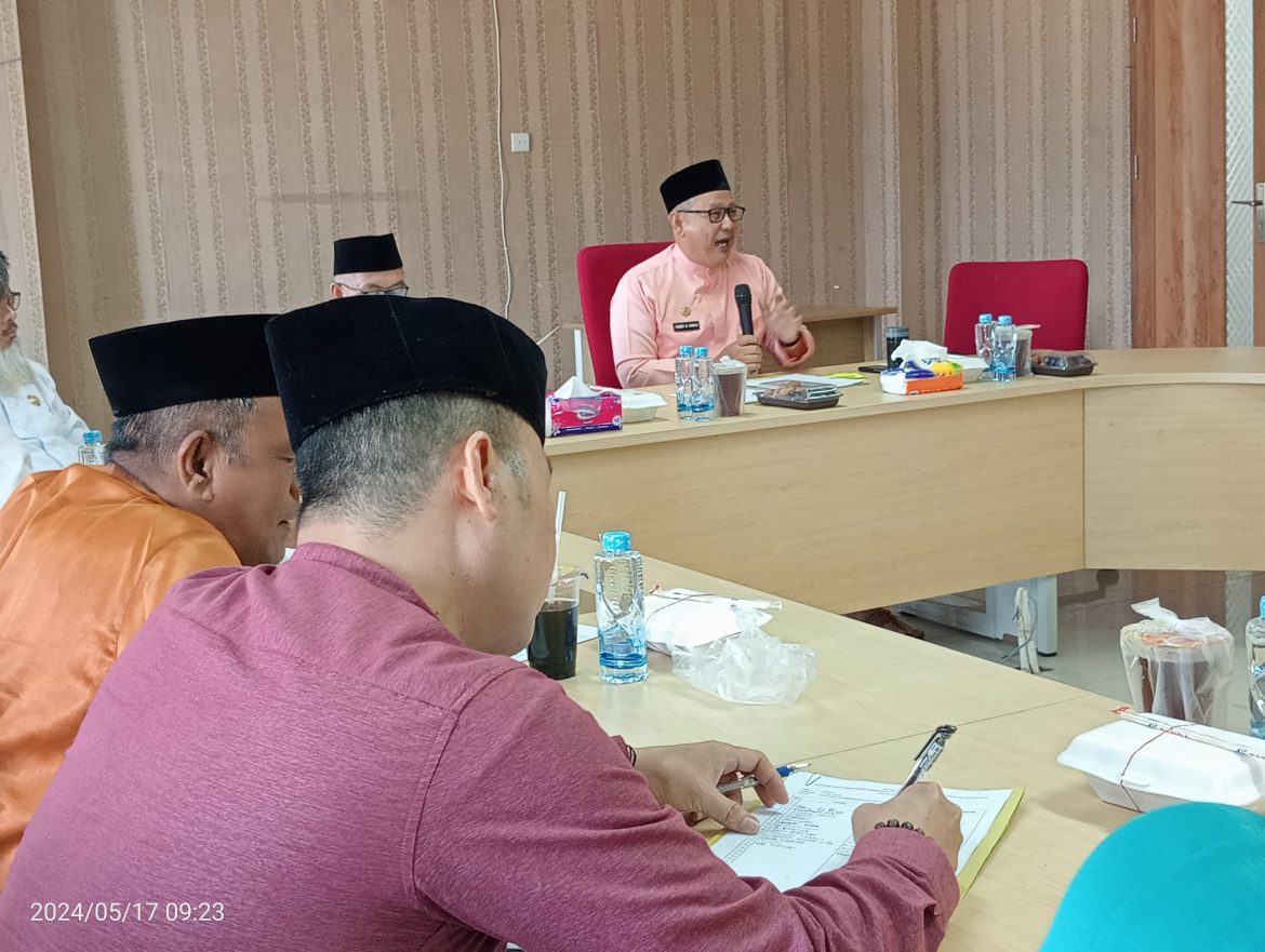 Asisten I Pimpin Rapat Persiapan Keberangkatan CJH Rohil Tahun 2024