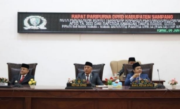 DPRD Sampang Gelar Rapat Paripurna: Bupati Sampaikan Nota Penjelasan Raperda APBD 2023