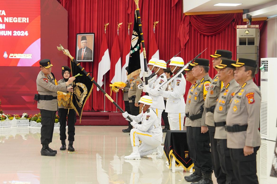 *Upacara Pemuliaan Nilai-Nilai Tribrata Pataka Polda Riau Tuah Sakti Hamba Negri, Jelang Hari Bhayangkara ke-78*