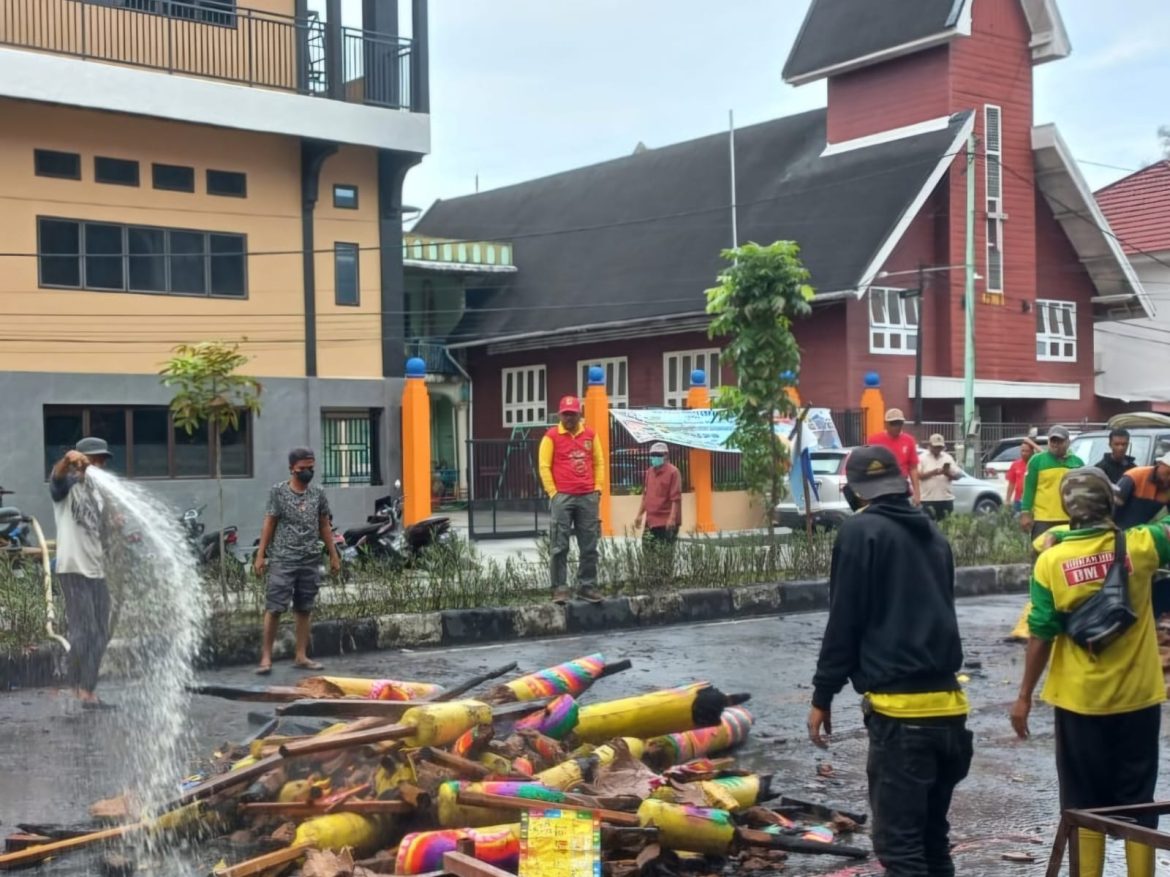Kadis LH Suwandi Turun Langsung Bersih Bersih Kota Bagansiapiapi