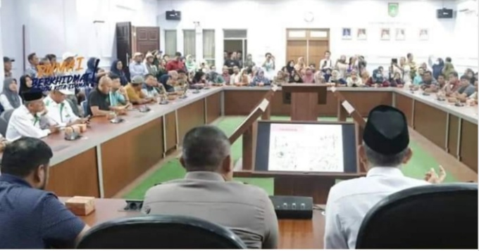 Walikota Dumai Pimpin Rapat Penataan Pedagang Pasar Pulau Payung