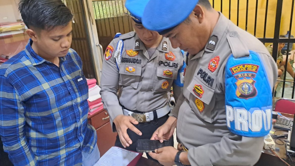 Propam Polres Rohil Cek HP Personel Terhadap Aplikasi Judi Online Jika Ada Akan Memberikan Tindakan Tegas