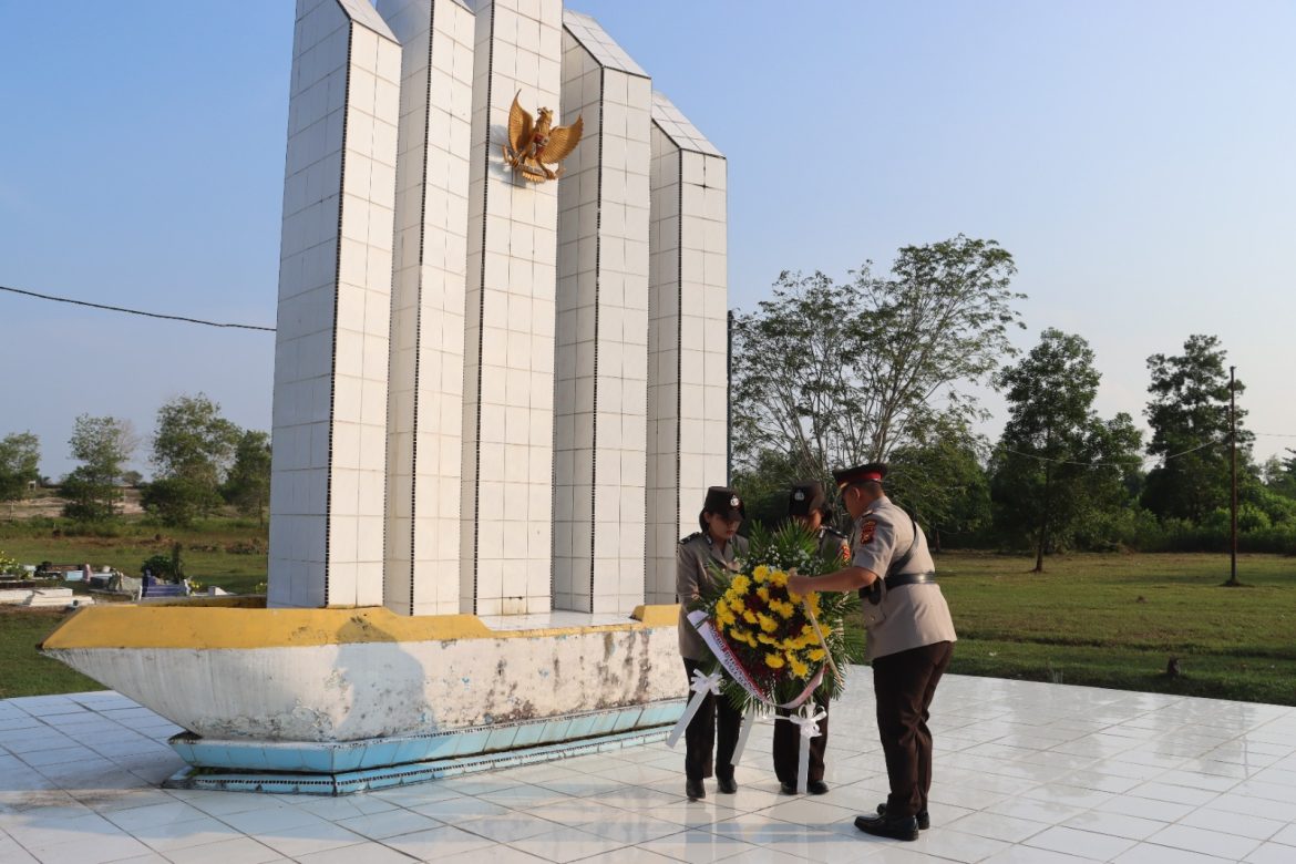Polres Dumai Laksanakan Upacara Ziarah dan Tabur Bunga Di TMP Damai Sentosa 