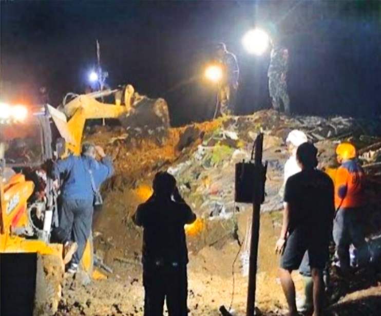 Empat Orang Tertimbun Tanah Longsor di Blitar, Tiga Dalam Pencarian Satu Selamat