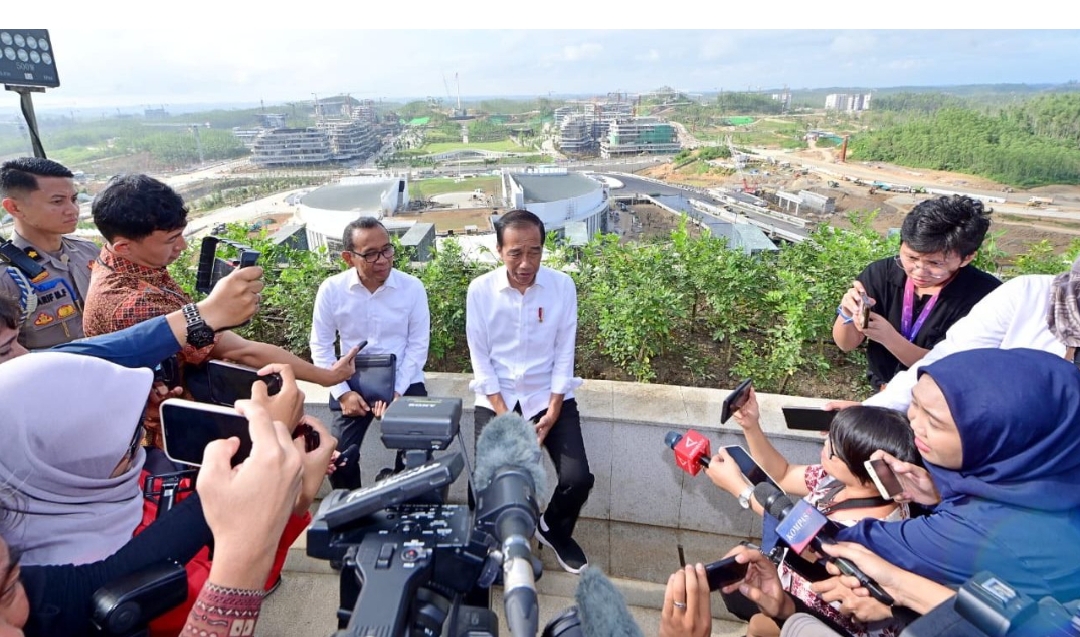 Hari Kedua di IKN, Presiden Ajak Media Tinjau Kawasan Istana Kepresidenan
