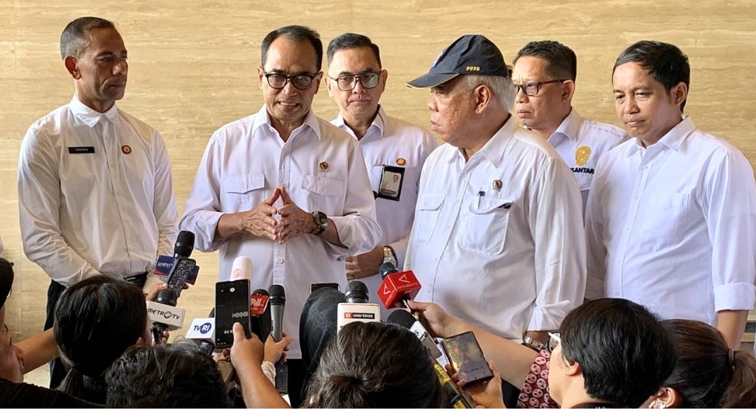 Presiden Jokowi Bertemu Jajaran OIKN dan Menteri Perhubungan di Istana Garuda