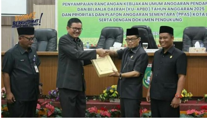 DPRD kota DUMAI gelar rapat paripurna penyampaian rancangan kebijakan umum anggaran pendapatan Dan belanja Daerah( KU-APBD)