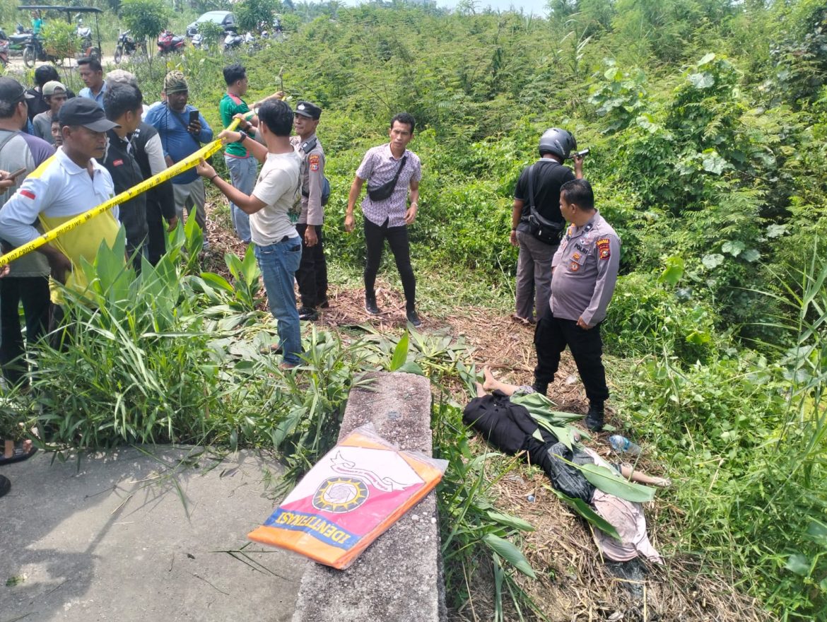 Mayat seorang gadis muda bernama Putri Mayasari ( 21 ) di Temukan di Jln Lingkar Parit Atmo Kab. Rohil
