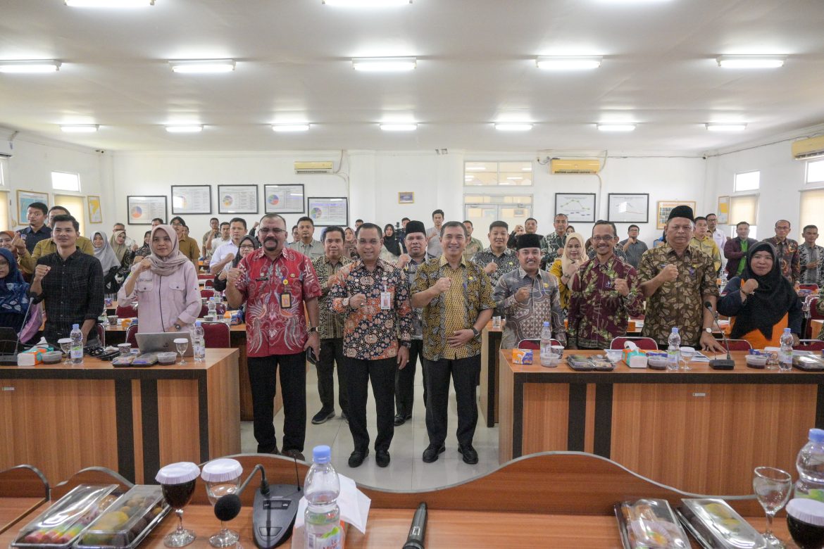 Sekda Rohil Fauzi Efrizal, Buka Secara Resmi Konsultasi Publik ll Penyusunan KLHS dan RPJPD Tahun 2025 – 2045