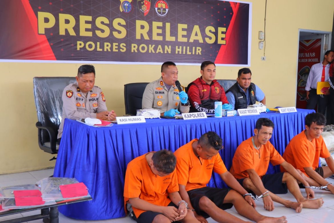 Hari Pertama Bertugas Selaku Kapolres Rohil Menyampaikan Press Release Terkait Kasus Pembunuhan