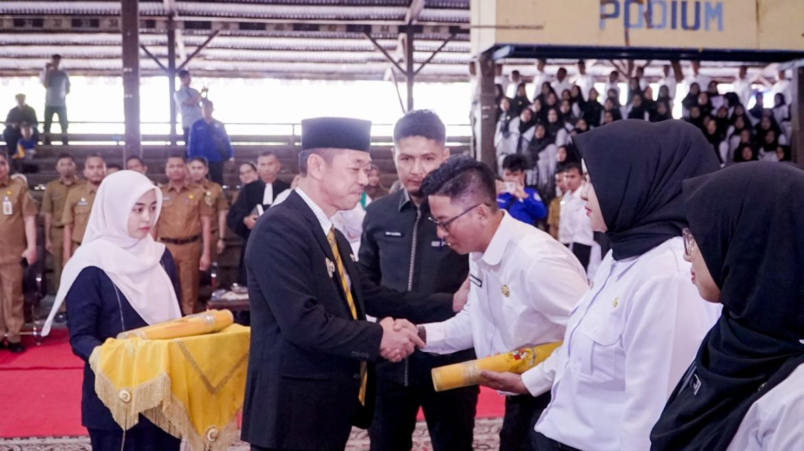 Bupati Rohil Serahkan 766 SK Pengangkatan PPPK Formasi Tahun 2023