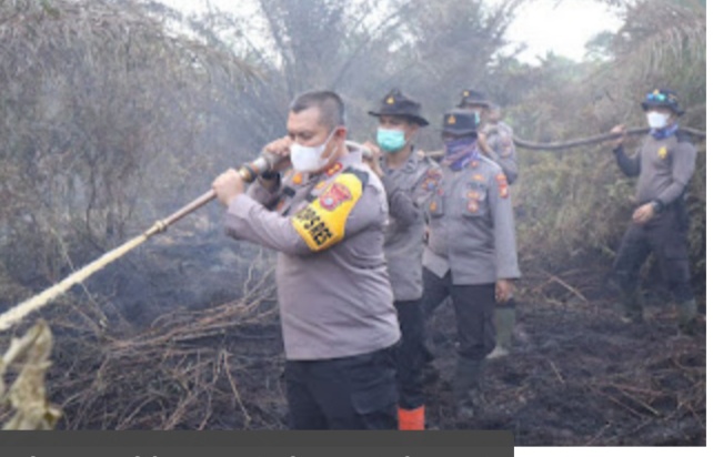 Kapolres Dumai Turun Langsung Ke Lokasi Karhutla di Kelurahan Bangsal Aceh