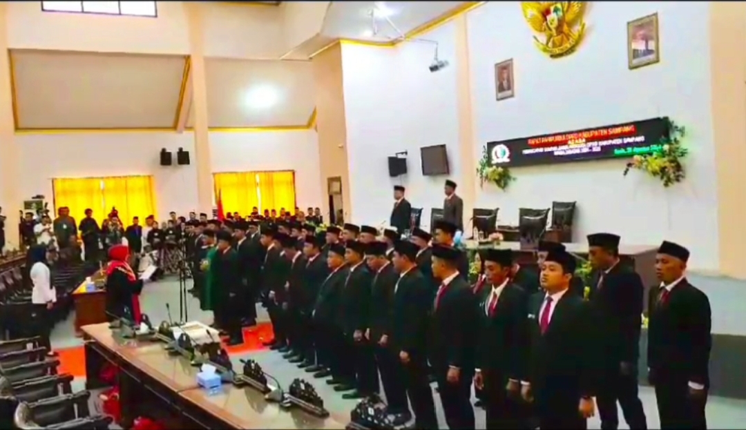 DPRD Sampang Melantik 45 Anggota Periode 2024-2029, Rudi Kurniawan Jabat Ketua Sementara