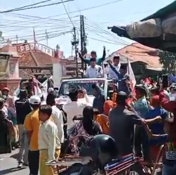 Dari Masyarakat Hingga Tukang Becak Ramai-ramai Antar Haji Idi – R Mahfudz ke KPU