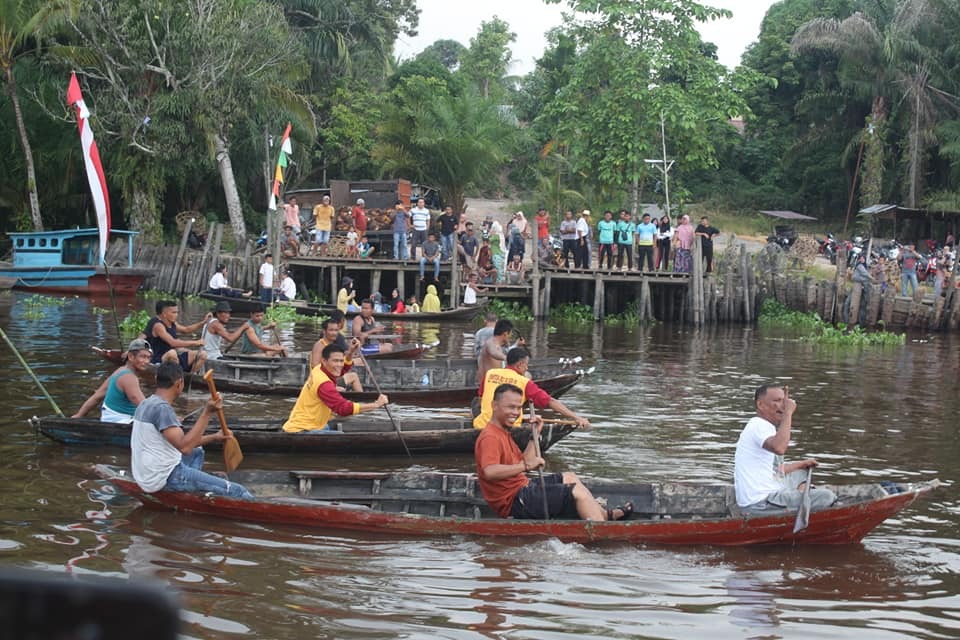 *Lomba Pacu Sampan Menjadi Hiburan Warga Tanah Putih Jelang Perayaan HUT RI ke 79*