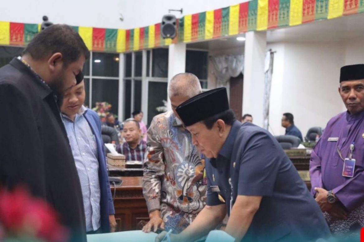 DPRD Rohul setujui rancangan KUA PPAS TA 2025 ,” Di Hadiri Bupati Rohul H SUKIMAN.