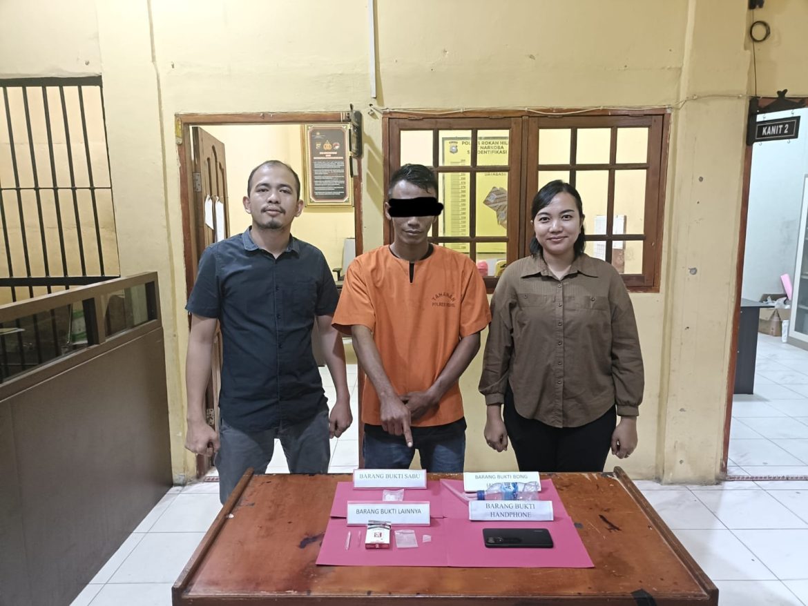 Diduga sering menyalahkangunakan Narkoba SR alias Tompel diringkus di Jalan Lintas Manggala Km.18