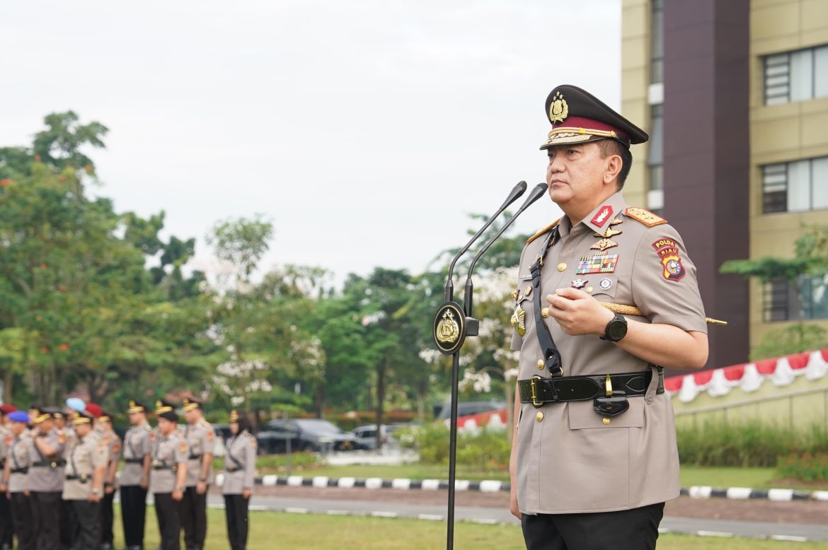 Kapolda Riau Irjen Pol Muhammad Iqbal pimpinan upacara peringatan Hari Juang Polri Tahun 2024