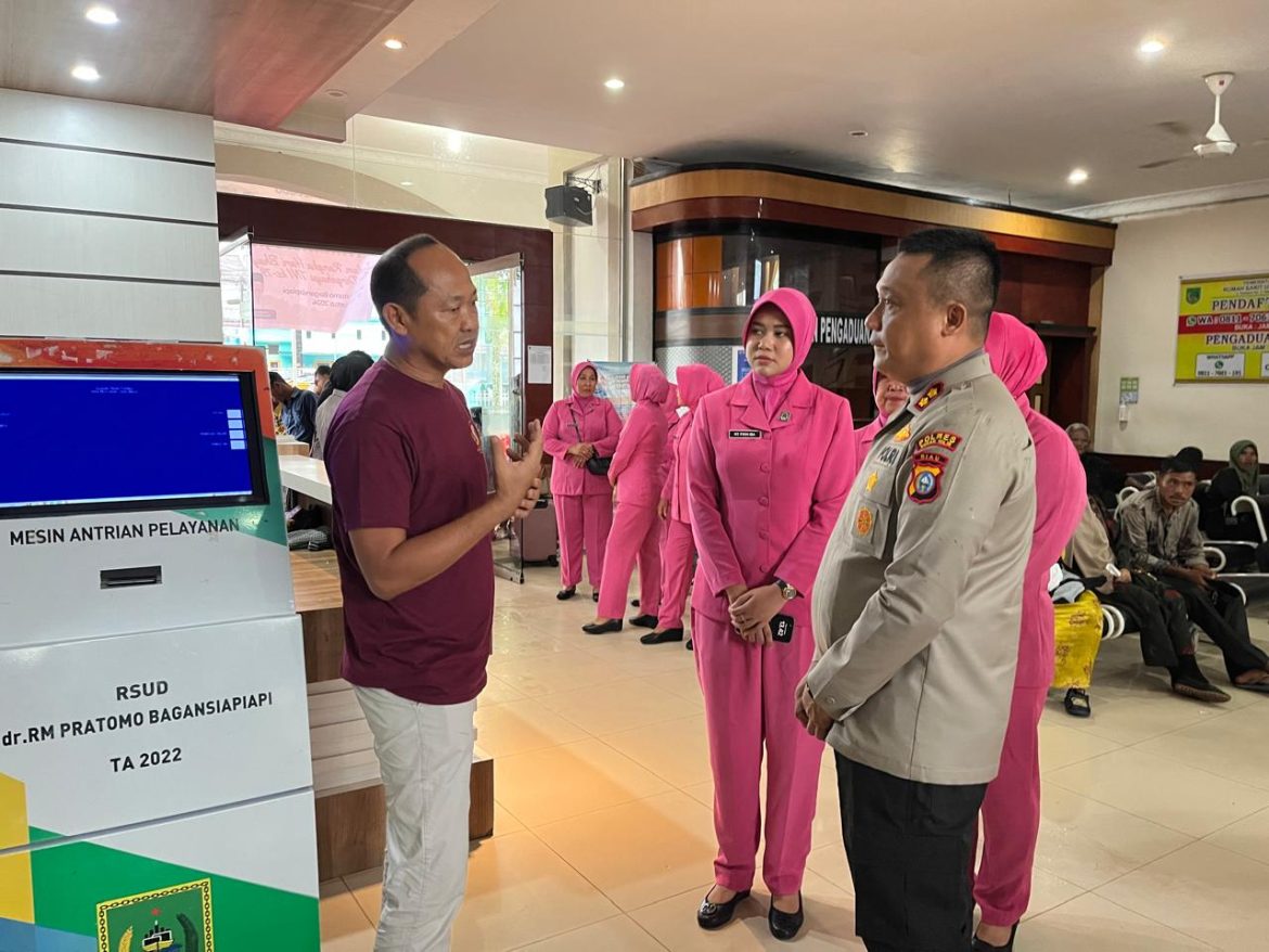 Dalam Rangka HUT Bhayangkara ke 78 dan HUT TNI, Kapolres Rohil Kunjungi Operasi Katarak Gratis
