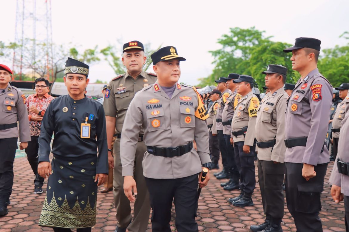 Kapolres Rohil Pimpin Apel gelar pasukan dalam rangka Operasi Mantap Praja Lancang Kuning Tahun 2024