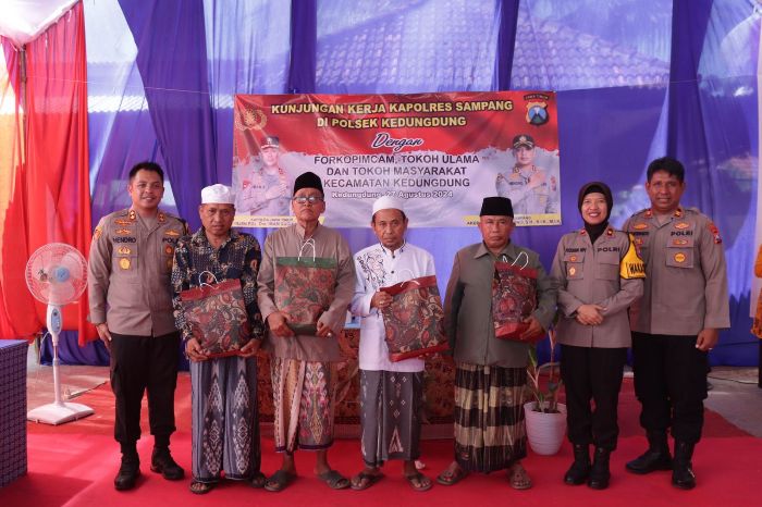 Jelang Pilkada Serentak, Kapolres Sampang Sambangi Tokoh Ulama Dan Tokoh Masyarakat Kecamatan Kedundung
