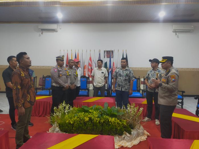 Jelang Pendaftaran Calon Bupati, Kapolres Sampang Datangi Kantor KPU Sampang