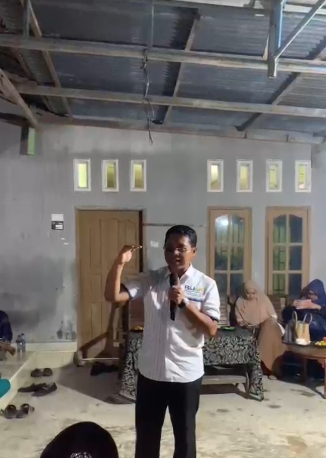 H. Bistamam-Jhony Charles bersama rombongan mengawali kegiatan kampanye perdananya di Kecamatan Kuba