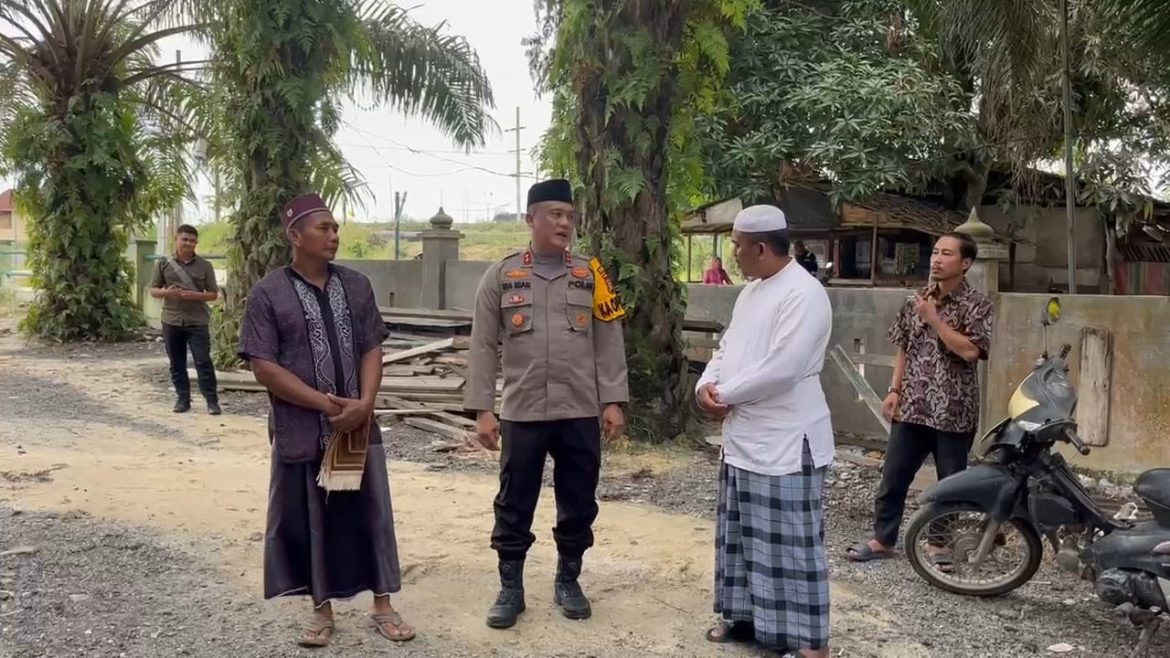 Kapolres Rohil AKBP Isa Imam Syahroni SIK MH, Melakukan Kegiatan Sambang Warga di Masjid Nurul Iman Simpang Mutiara