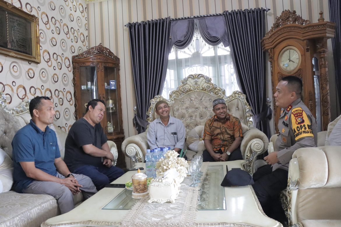 Sambangi Tokoh Masyarakat Rantau Bais, Kapolres Rohil Cooling System.