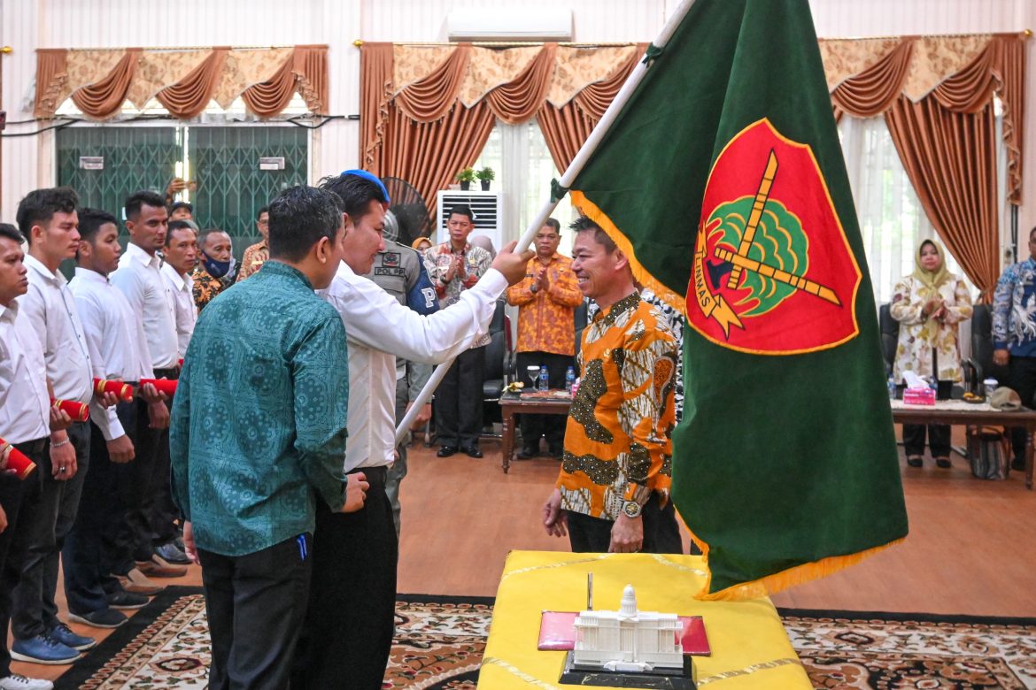 Bupati Rohil Kukuhkan 2294 Satlinmas Pengamanan Pelaksanaan Pilkada Serentak Tahun 2024