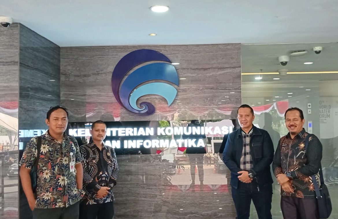Tak Kenal Lelah Lakukan Lobi, Rohil Terima Bantuan 24 Titik Perangkat VSAT Gratis Dari Kementrian Kominfo RI