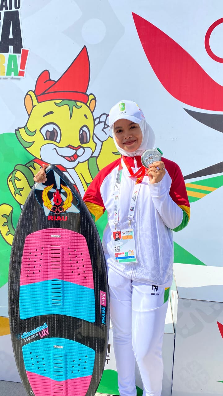 Boni Shafira Atlet Ski Air Rokan Hilir Peraih Medali Perak di PON 2024  