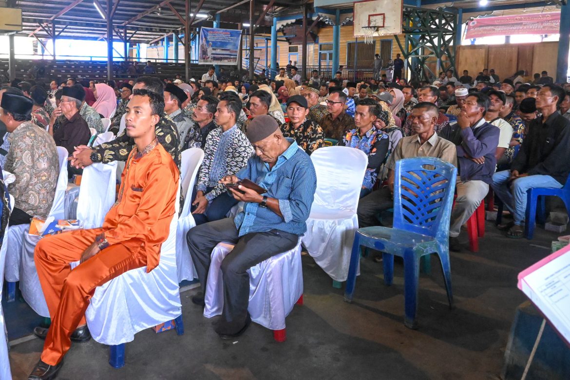 Buka Rakor Penghulu dan LPM Se-Rohil, Bupati Minta Perangkat Desa Mampu Tingkatkan Partisipasi Pemilih 