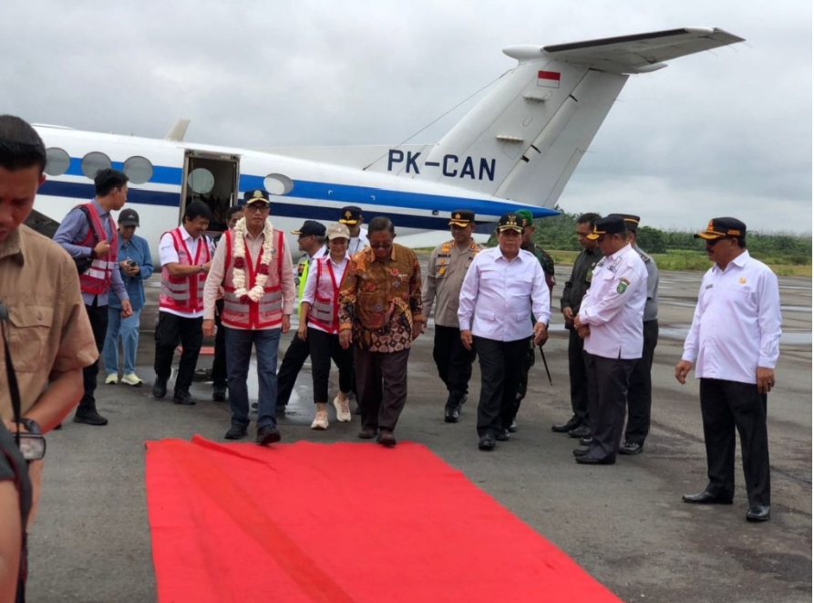 Forkopimda Sambut Kedatangan Menhub RI di Bandara Tuanku Tambusai