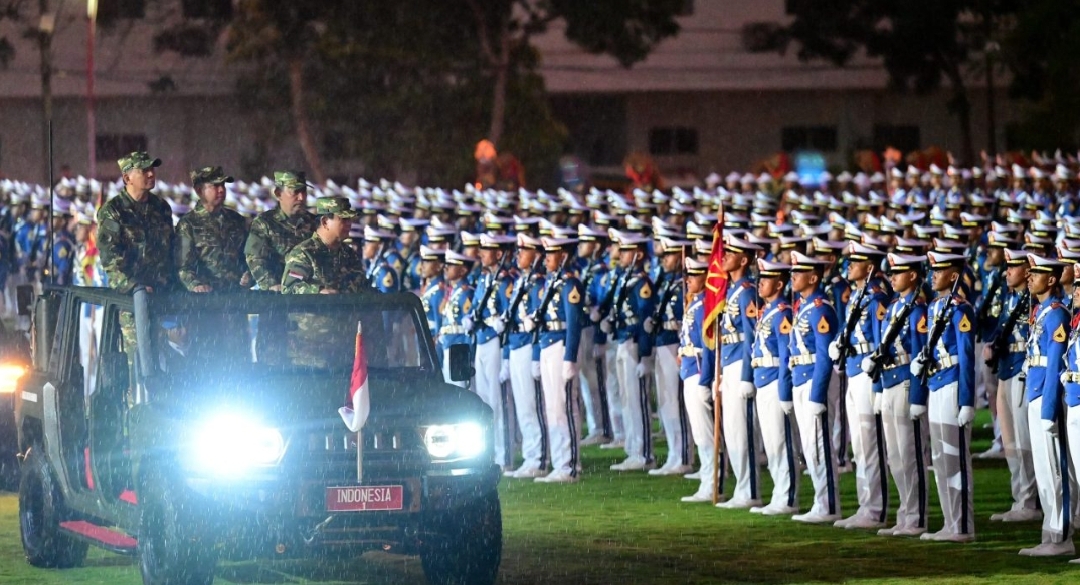 Presiden Prabowo Pimpin Upacara Parade Senja dan Penurunan Sang Merah Putih di Akademi Militer Magelang
