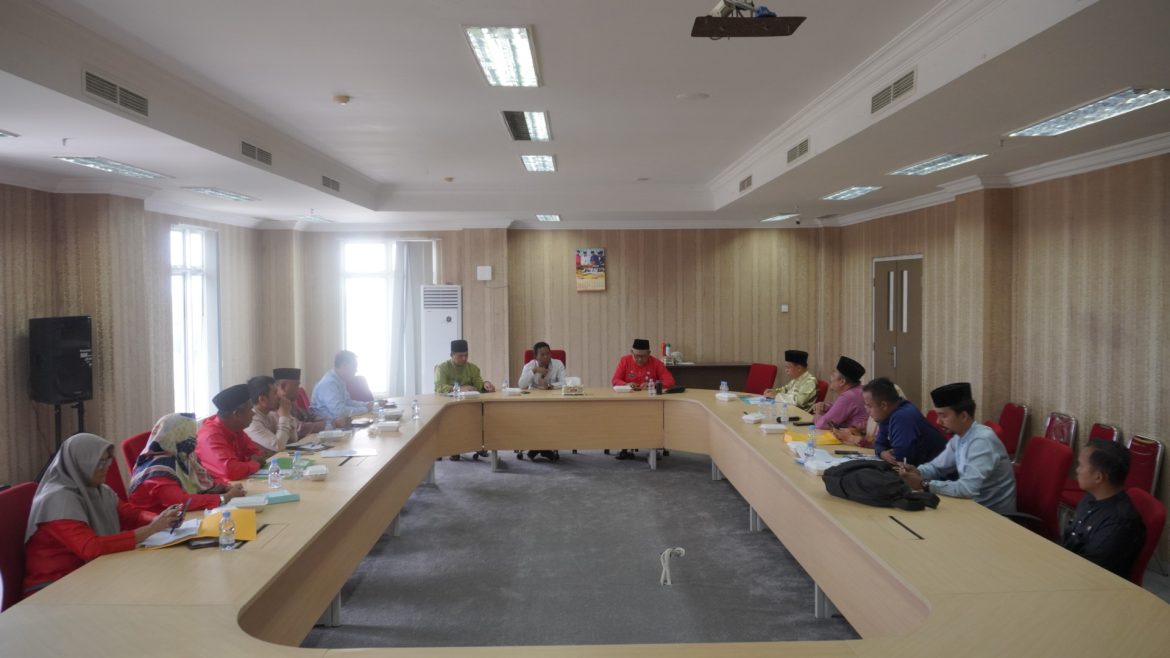 Plt. Bupati Rohil Pimpin Rapat Evaluasi Kinerja Dilingkungan Sekretariat Daerah 