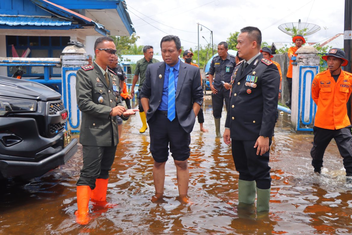 Kapolres Rohil Bersama Forkopimda Tinjau Lokasi Banjir di Bagansiapiapi