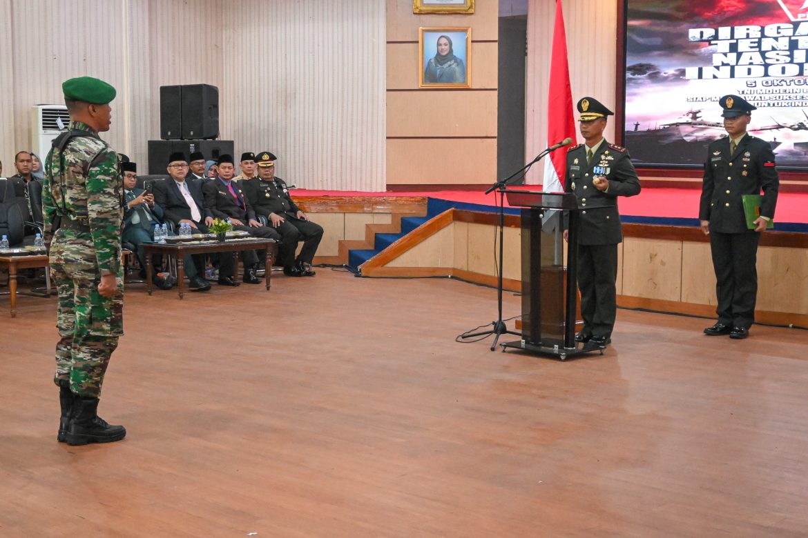 Hadiri Upacara HUT TNI Ke -79 Kapolres Rohil Beri Ucapan Selamat Kepada Dandim 0321 Rohil