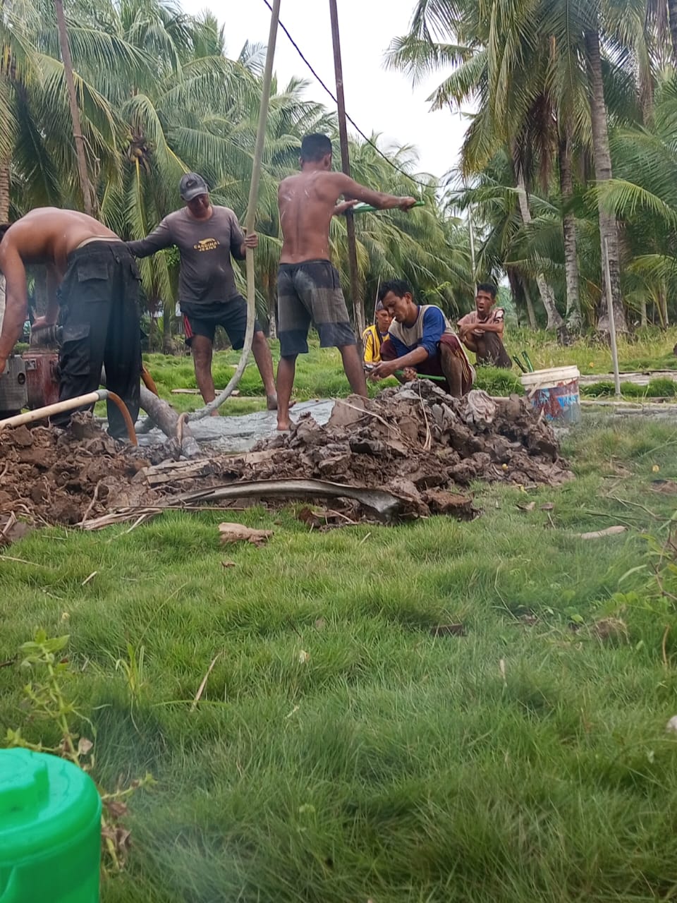 Berikan Bantuan Air Bersih, H. Asmar Serahkan Sumur Bor Ke Warga Desa Banglas