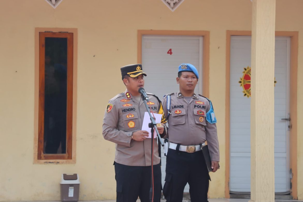 Sampang Pimpin Apel Kesiapan Pengamanan Pilkada Tingkat Rayon Di Polsek Sreseh