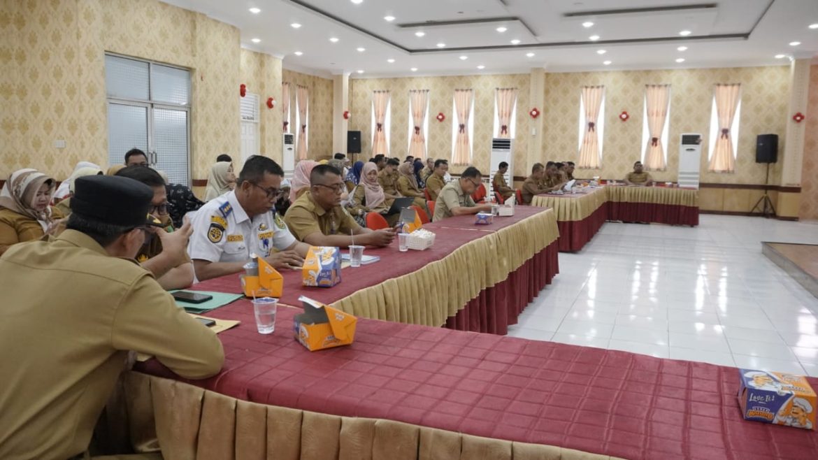 Sekda Rohil Pimpin Rapat Evaluasi Capaian Realisasi Fisik dan Keuangan Daerah