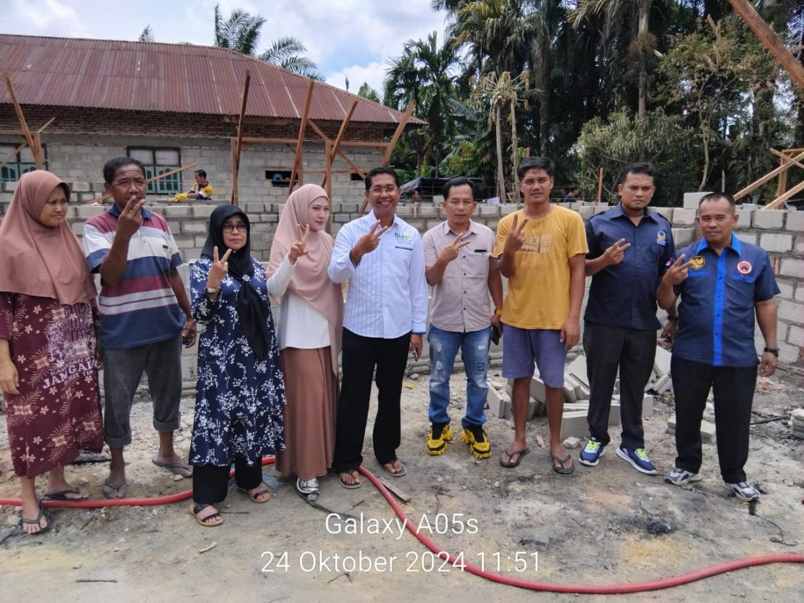 Cawabup Jhony Charles BBA,MBA Berserta Rombongan kunjungi Korban kebakaran