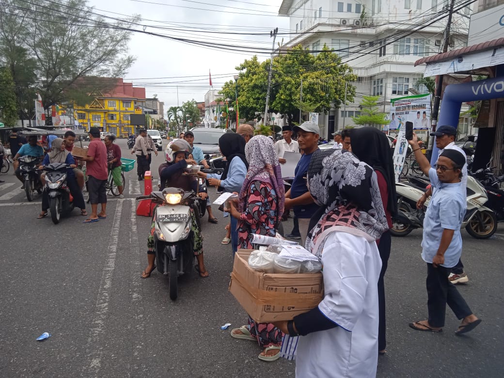 Relawan BiJaK Bermarwah Gelar Jum’at Berbagi dan Bagikan Souvernir dan Takjil ke Masyarakat