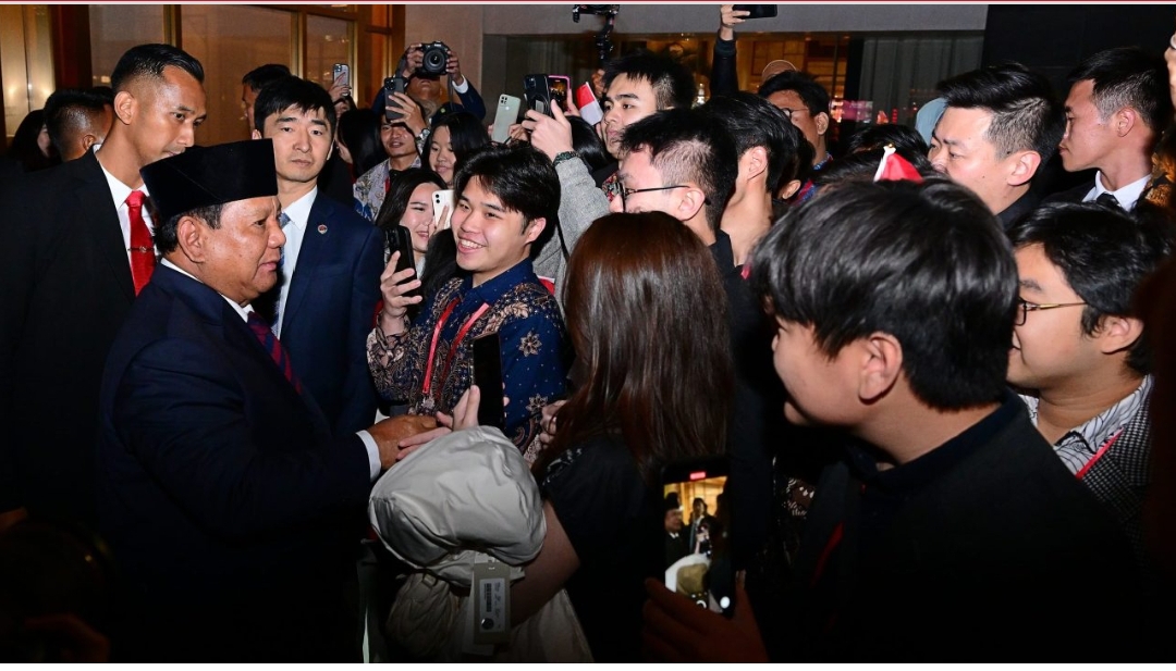 Presiden Prabowo Disambut Hangat Mahasiswa dan Warga di Beijing