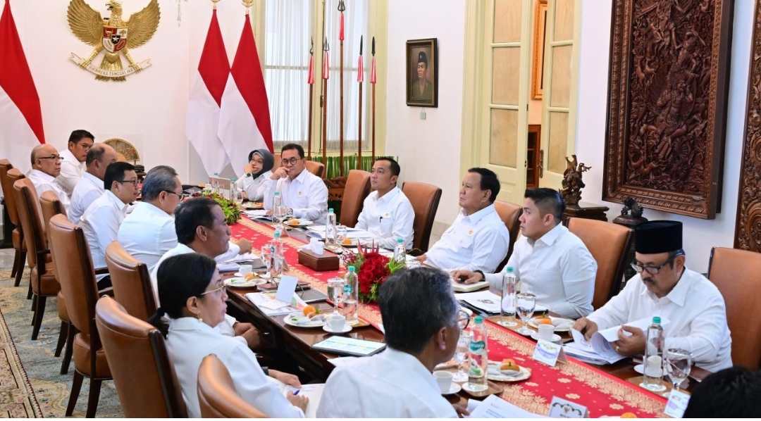 Gelar Ratas Soal Pangan, Presiden Prabowo dan Jajaran Kabinet Merah Putih Bahas Distribusi Pupuk hingga Transformasi Bulog