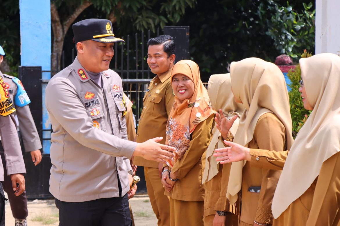 Dukung Asta Cita Presiden, Kapolres Rohil Gelar Makan Bergizi Sembari Cooling System 
