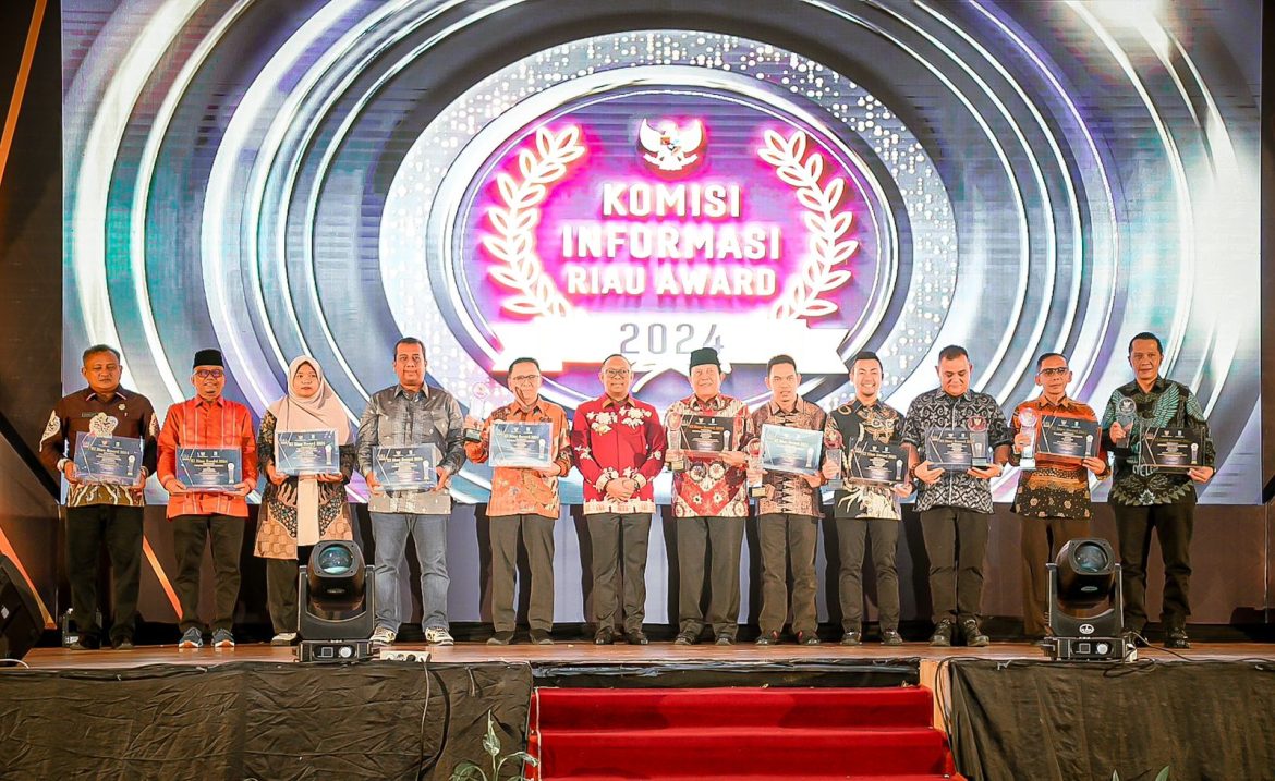 PPID Utama Meranti dan SMKN 1 Tebingtinggi Terima Penghargaan KI Riau Award Tahun 2024