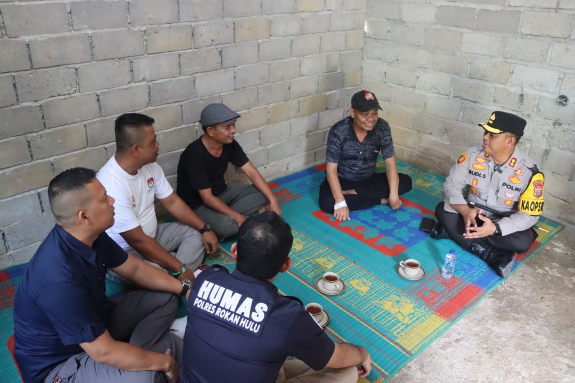 *Wujud Solidaritas Terhadap Media, Kapolres Rohul Jenguk Insan Pers Sedang Sakit*